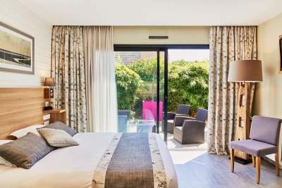 La Crémaillère · Chambre avec balcon de l'Hôtel 3 étoiles Courseulles-sur-Mer, Calvados