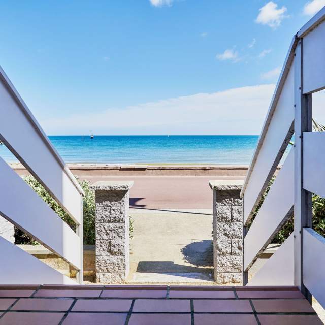 Chambre avec vue plage à l'Hôtel Calvados Bord de Mer · La Crémaillère