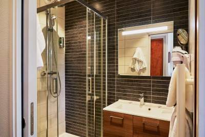 La Crémaillère · Salle de bain de l'Hôtel 3 étoiles Courseulles-sur-Mer, Calvados