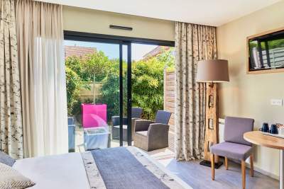 La Crémaillère · Chambre avec balcon de l'Hôtel 3 étoiles Courseulles-sur-Mer, Calvados