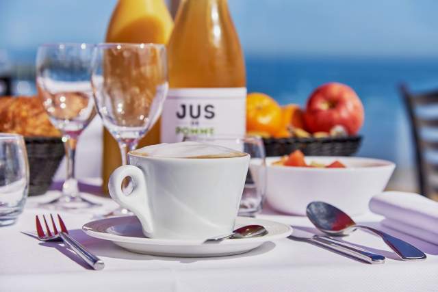 Hôtel Restaurant Calvados Bord de Mer · Petit-déjeuner à La Crémaillère