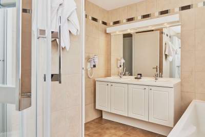 La Crémaillère · Salle de bain de l'Hôtel 3 étoiles Courseulles-sur-Mer, Calvados