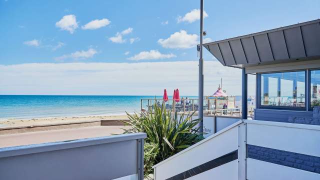 Chambre vue mer àl'Hôtel Calvados Bord de Mer · La Crémaillère